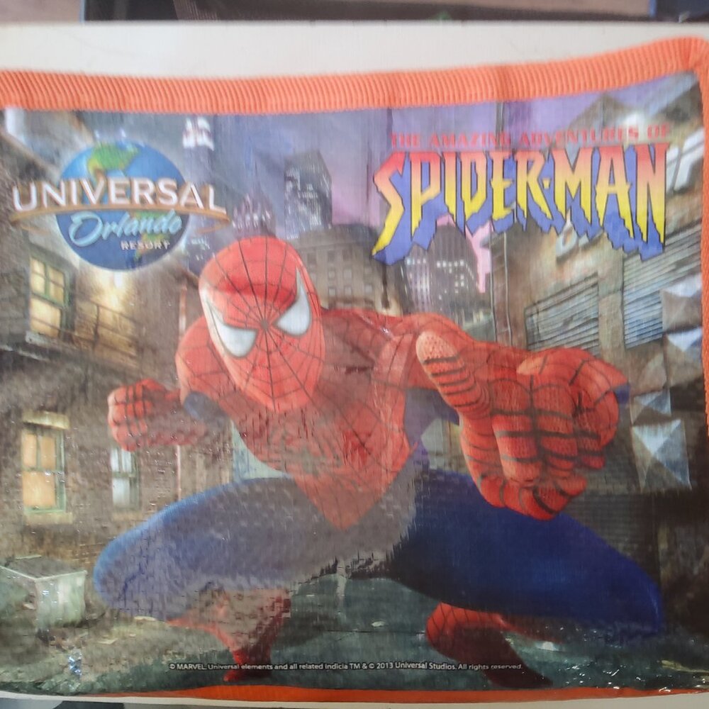 PIZZA PIZZA UNIVERSAL ORLANDO RESORT 2023  SPIDERMAN LUNCHBOX